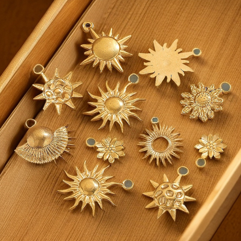 3g Weight Pendant Jewelry Making Type 18K Gold Plated Plating Material Pendant Classification 5 PCS/Package Quantity 304 Stainless Steel Material Sun, Flower Pattern All Seasons Season Plating Design Retro, Classic Style Style 5 PCS/Package 304 Stainless Steel 18K Gold Plated Sun Flower Pendant Pendant 2