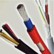 �����z������|