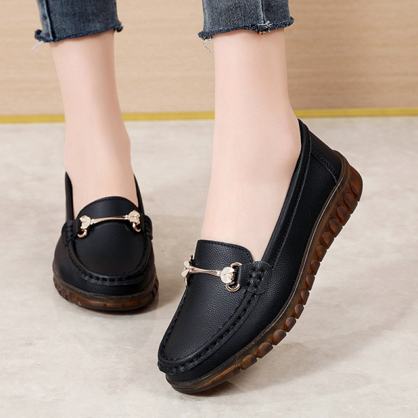 “mom shoes” made of soft leather