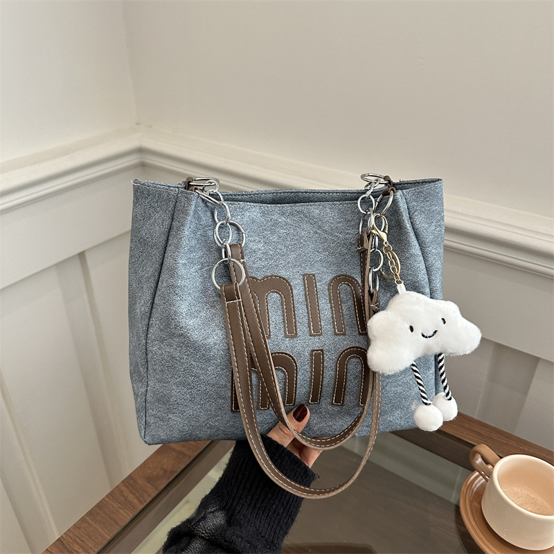 Carta de dama de gran capacidad de invierno 2024 nuevo estilo versátil bolso casual bolso de alta calidad sensación de moda