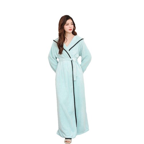Winter and Autumn Home Adult pajamas for women, loose bath towel coral velvet, thick long-sleeved hooded absorbent robe