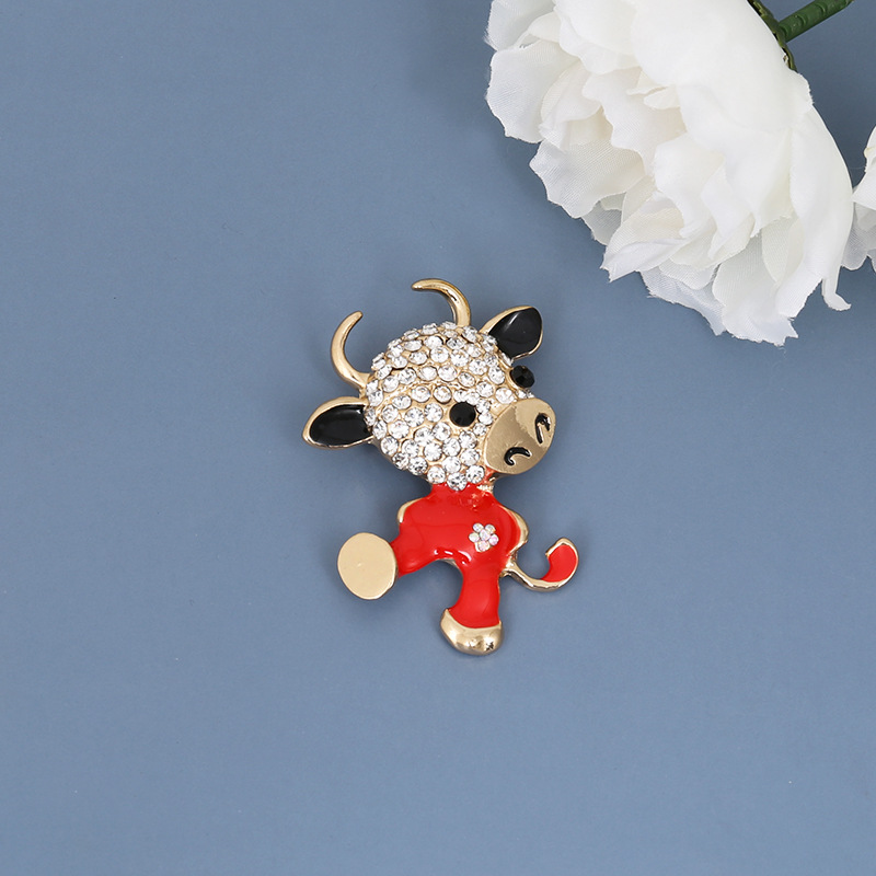 cartoon cow brooch cute animal metal drip oil pin coat accessories collar pinpicture3