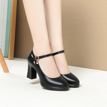 �\��һ�ֿ�ܛ��������ָ�������Ь����ģ����̨�ݳ�����߸�ЬŮ