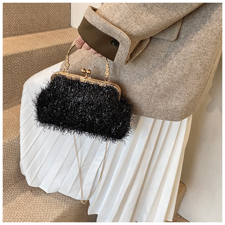 A trendy and fashionable women's 2024 autumn new chain crossbody bag, a Korean-style hand-held shell bag undefined