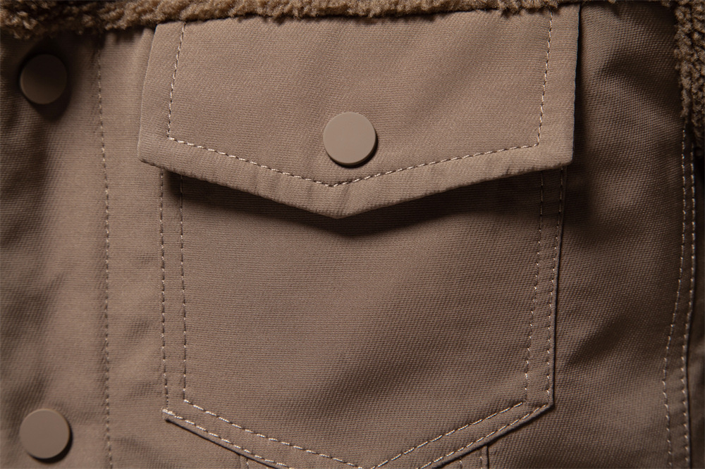 Neue, hochwertige Herren-Lammwolljacke im lässigen Stilmix für Herbst und Winter._voghion.com