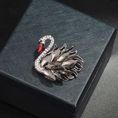 Yaxa sancaqları — Personality - light-luxury-swan-grey