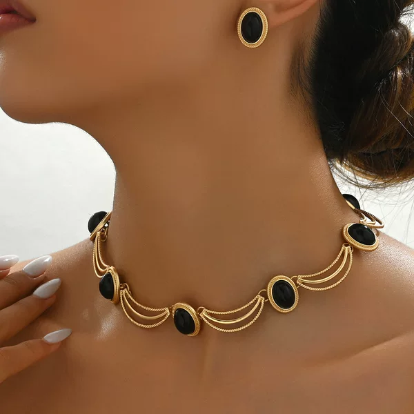 Cross-border European and American Court Style Women's Earrings Necklace suit Vintage Inlaid Gem Design Advanced Clavicle Chain Women