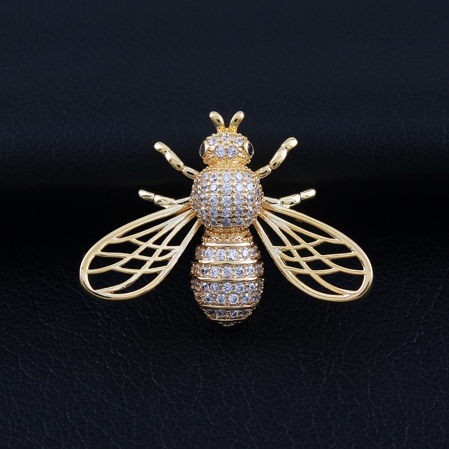 Crystal Bee Men's Brooch, Classy Micro-Paved Zircon Small Brooch, Classy Women's Anti-Exposure Button, Niche Accessories