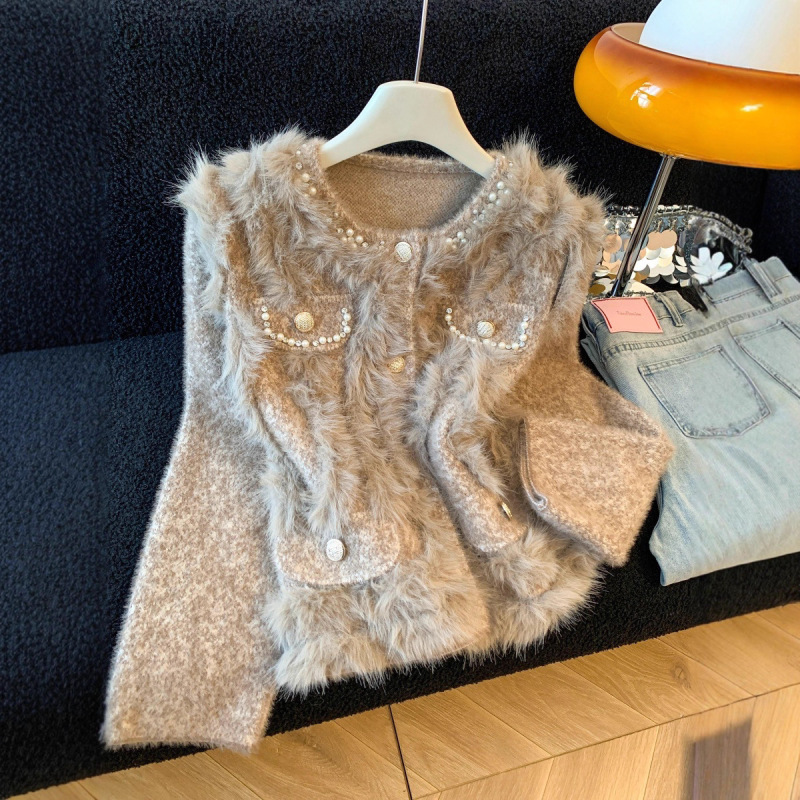 Real Shot of 2025 Autumn and Winter New Heavy-Duty Rhinestone Collar Imitation Fox Fur Outwear Metal Buckle Knitted Cardigan for Women Real Shot of 2025 Autumn and Winter New Heavy-Duty Rhinestone Collar Imitation Fox Fur Outwear Metal Buckle Knitted Cardigan for Women