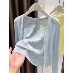 女性用の青い薄いニットアイスシルクカーディガン、夏のサスペンダースカート、空調シャツ、日焼け止めショールトップ、女性用ブラウス
