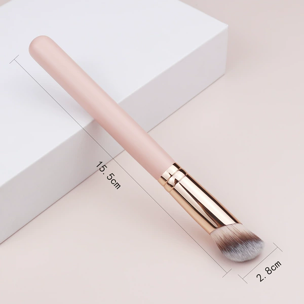 Medium sloped concealer brush