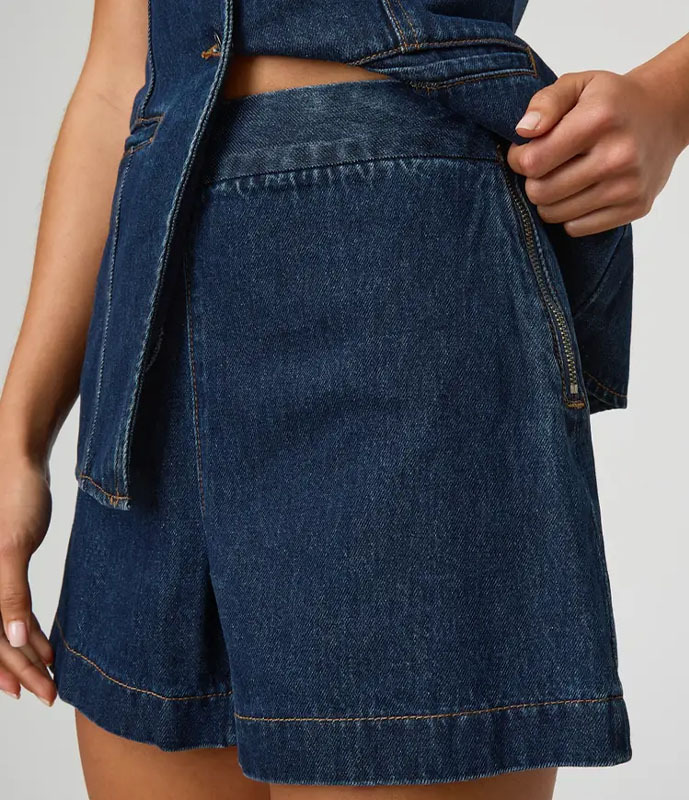 K New Fashionable Sleeveless Waist Cinched High Waisted Loose Denim Shorts Set For Women_ecoleips.com
