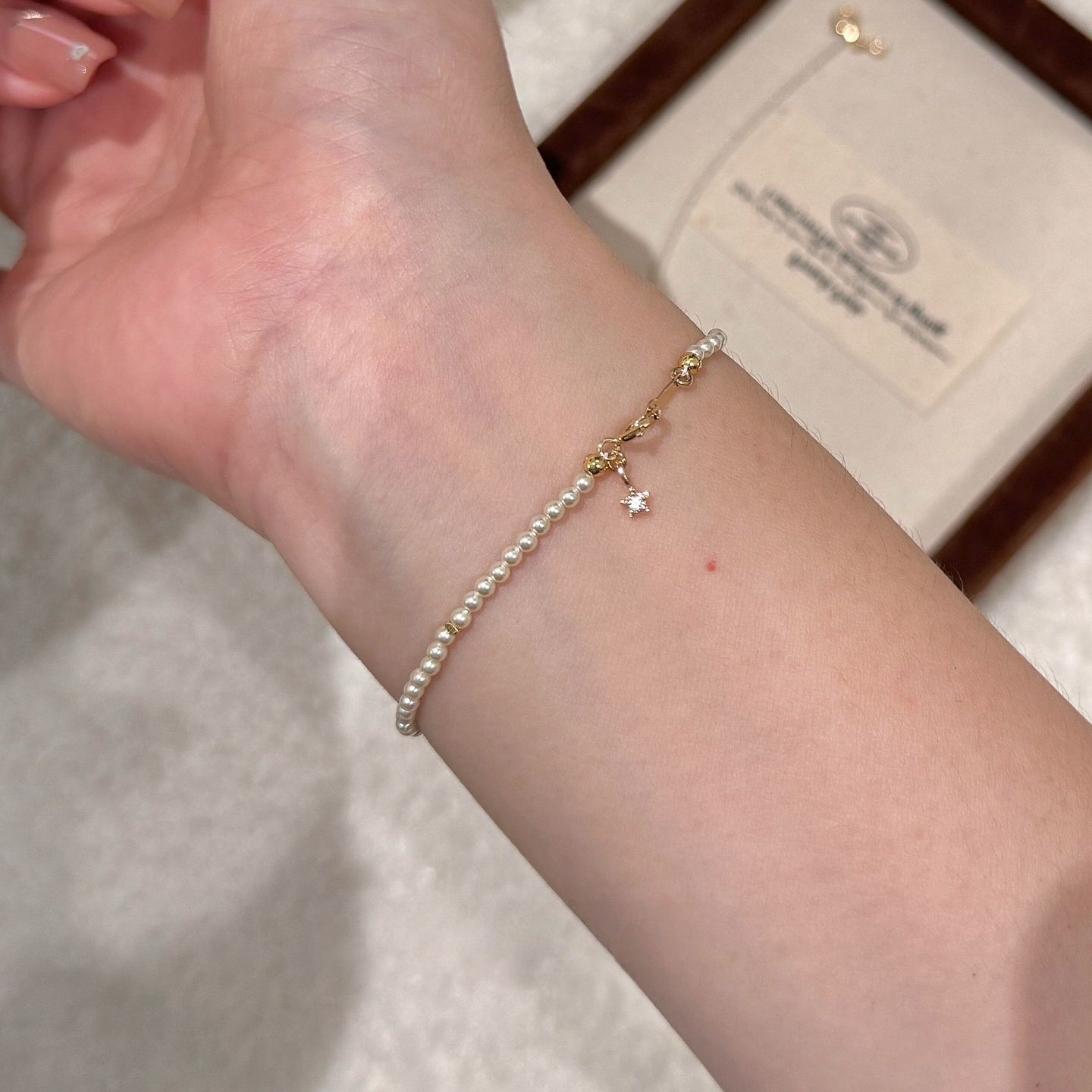 2-3mm Small Pearl Starburst Pendant Thin Chain Bracelet for Women Accessible Luxury Niche Exquisite Versatile French Hand Jewelry