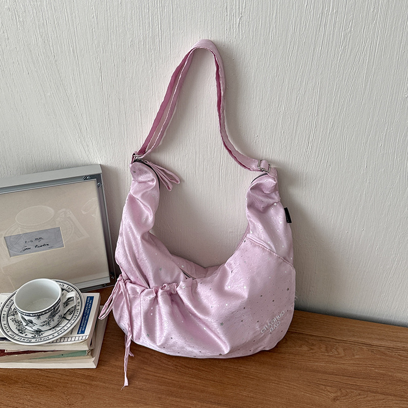 Bolso Bandolera Tipo Cuerno con Pliegues y Lunares de Nailon con Cremallera