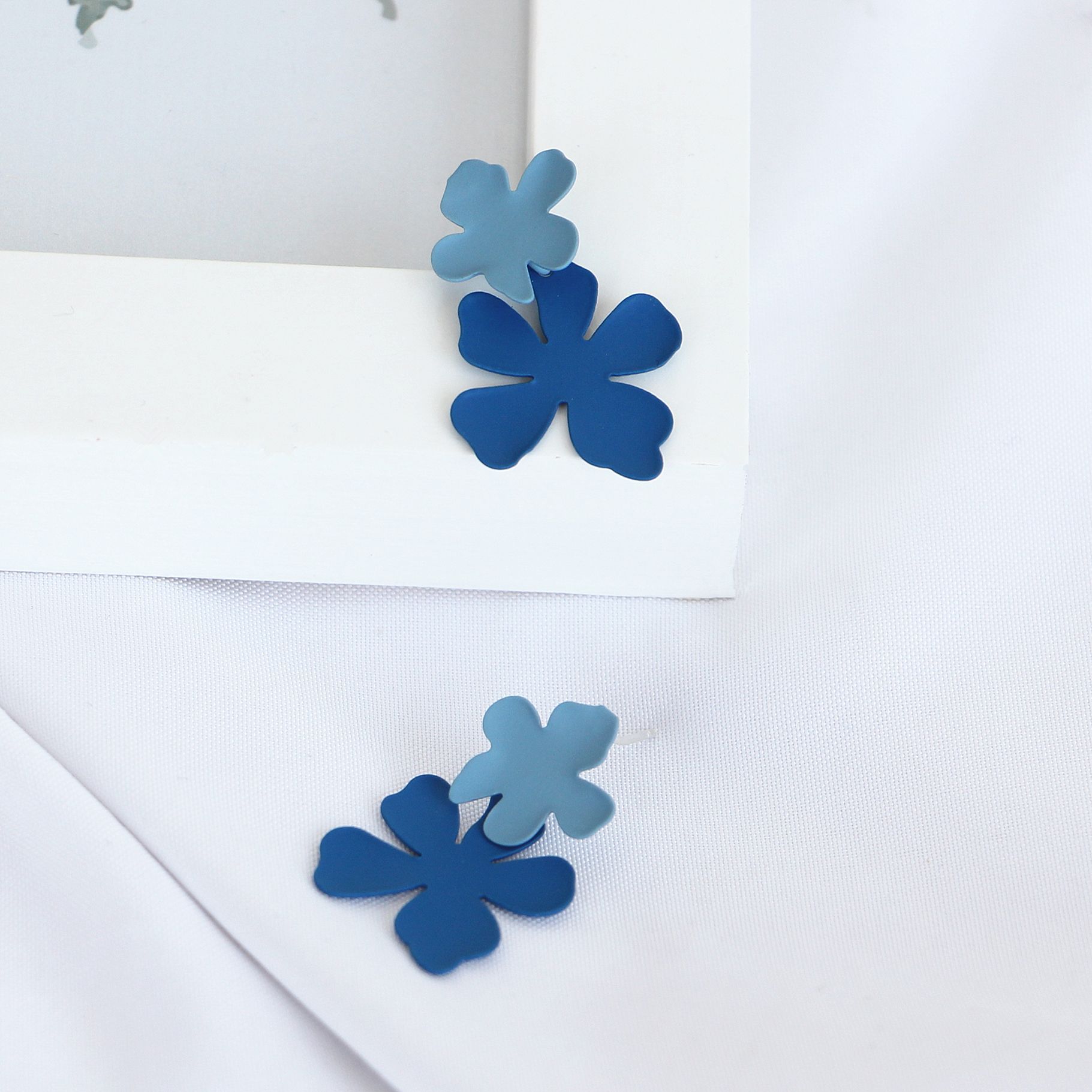 1 Pair Fashion Flower Alloy Stoving Varnish Women's Ear Studs display picture 8