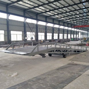 Container Boarding Bridge Mobile Loading and Unloading Platform Forklift Loading Container Slope Mobile Boarding Bridge