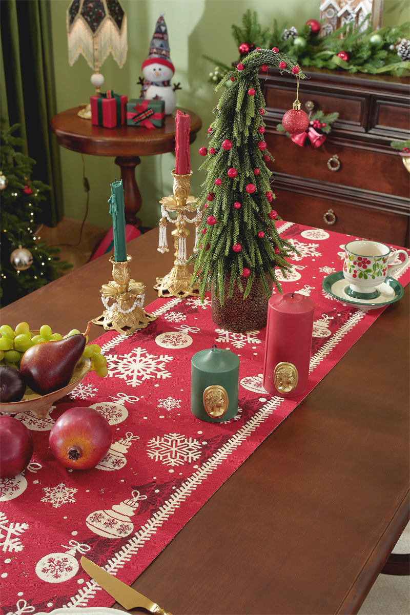 Christmas Jacquard Table Runner With Snowflakes And Santa Hats_voghion.com