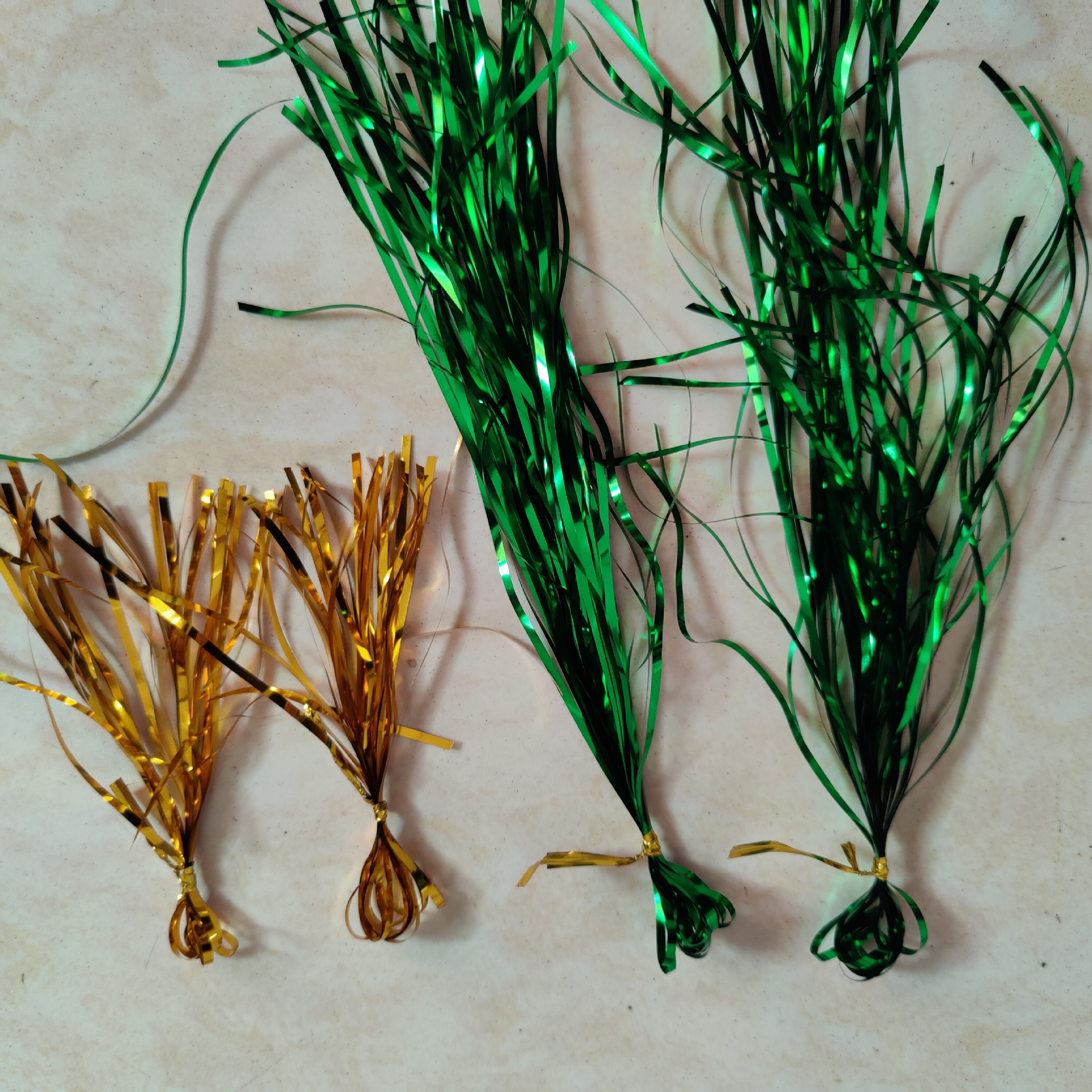 涤纶黑色和金丝片材合股线银色片材纱彩虹粘合纸冲成圆形片方形片