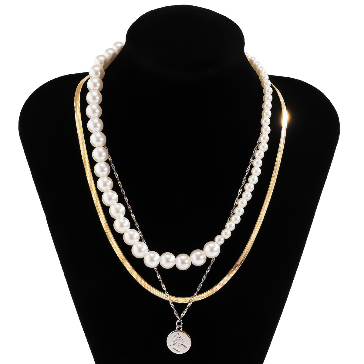 Fashion Retro Patchwork Imitation Pearl Clavicle Chain Simple Portrait Alloy Necklace Set display picture 5