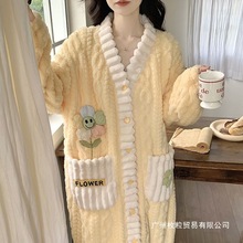ɺ���q˯��Ů���ļ�2025�¿��������ɶ����ļ��ӽq˯�ۿ��⴩�L��