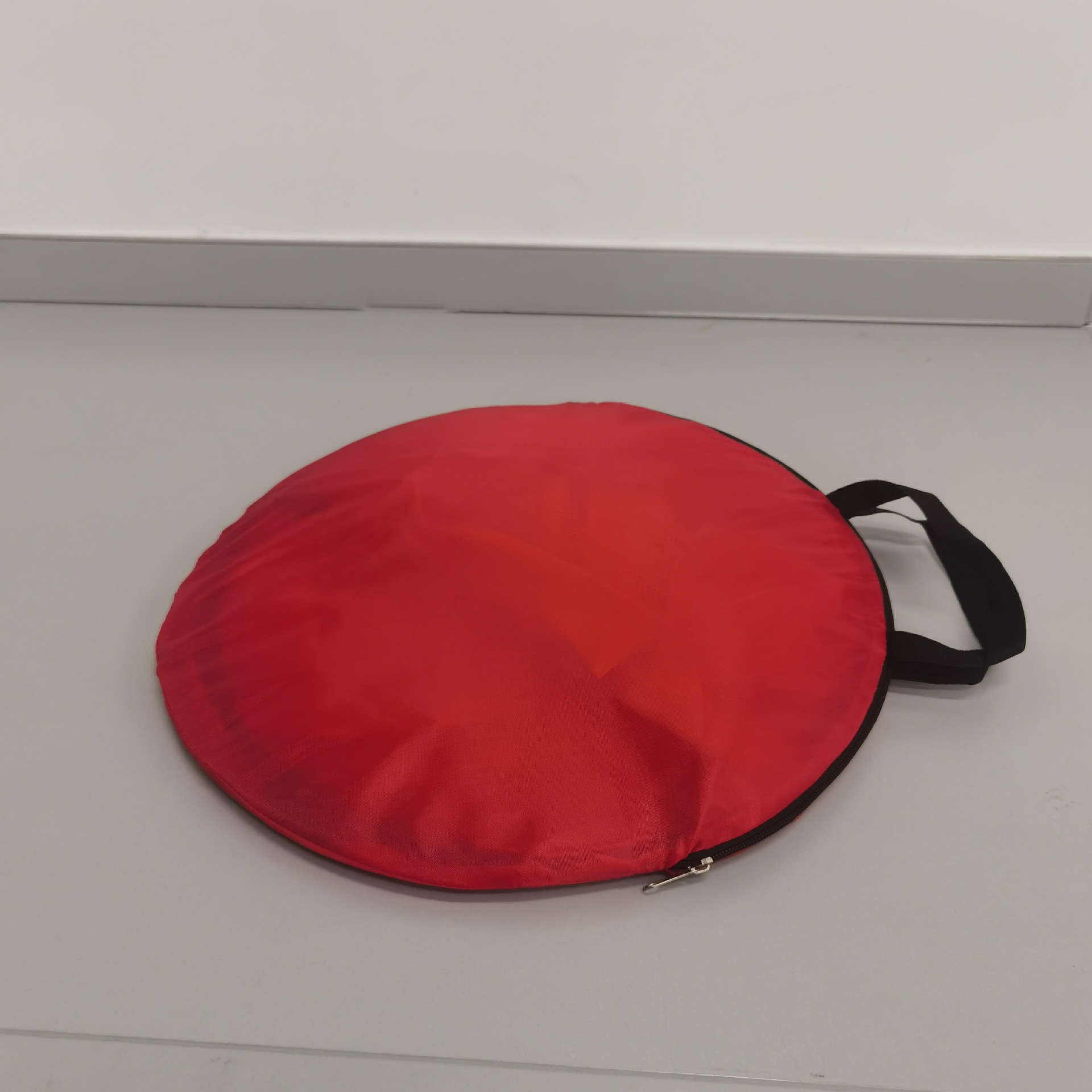 Puerta de fútbol al por mayor alambre de acero cuadrado al aire libre plegable portátil para niños red de fútbol de playa pequeña puerta personalizada transfronteriza