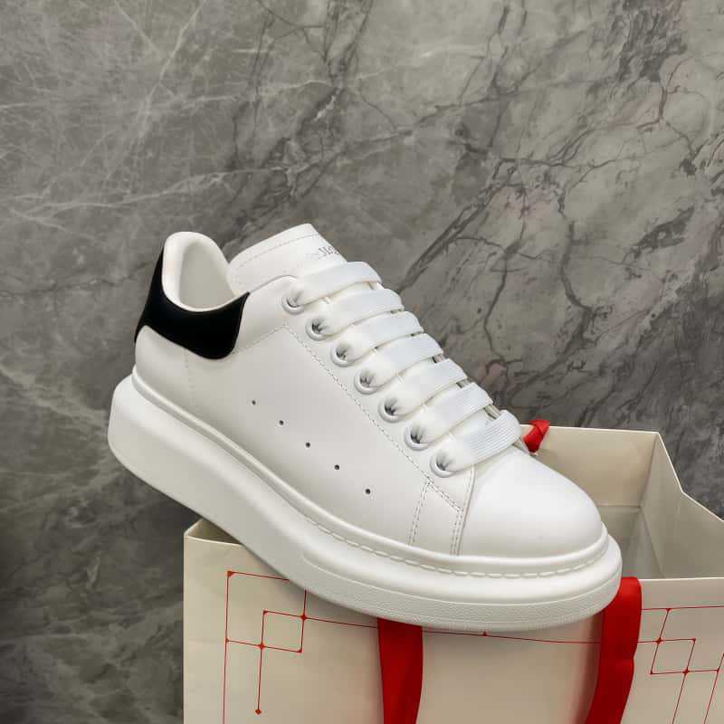 Directly supplied by the manufacturer, pure original McQueen white sneakers with thick soles, height-increasing, versatile casual shoes, genuine leather for men and women, hot-selling across borders Directly supplied by the manufacturer, pure original McQueen white sneakers with thick soles, height-increasing, versatile casual shoes, genuine leather for men and women, hot-selling across borders