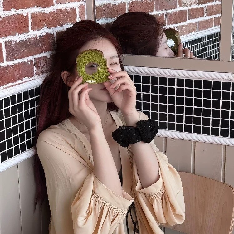 Zhao Lusi mismo estilo de lazo para el cabello del intestino grueso, lunares suaves franceses, volantes, nueva cuerda para el cabello de temperamento de flor para la cabeza, cuerda para la cabeza de todo fósforo