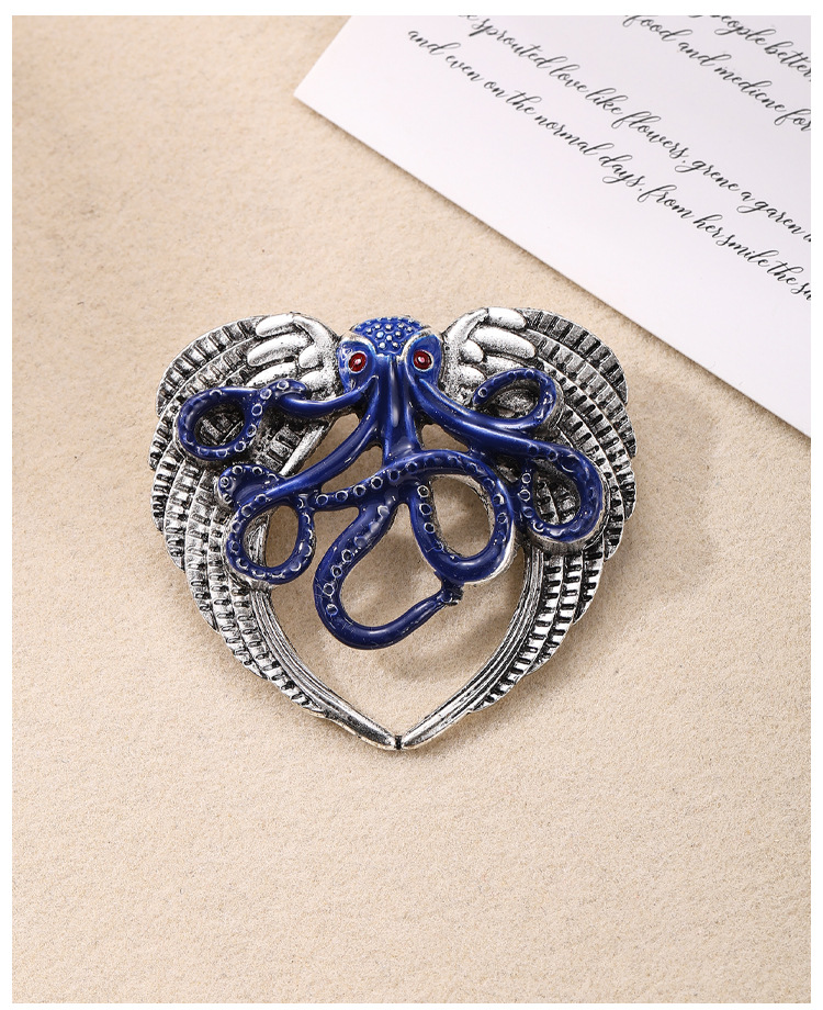 Vintage Distressed Octopus Wing Brooch Cthulhu Style Enamel Enamel Alloy Badge Personalized Punk Accessory Pin