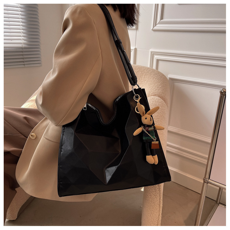 Retro Rhombic Geometric Solid Color Large-capacity Shoulder Bag Wholesale Nihaojewelry display picture 2