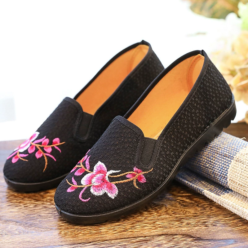 Обувь для пожилых людей, обувь для мам, осенняя обувь для среднего и пожилого возраста на мягкой подошве, старая пекинская тканевая обувь для бабушки, женские нескользящие туфли на плоской подошве на мягкой подошве.