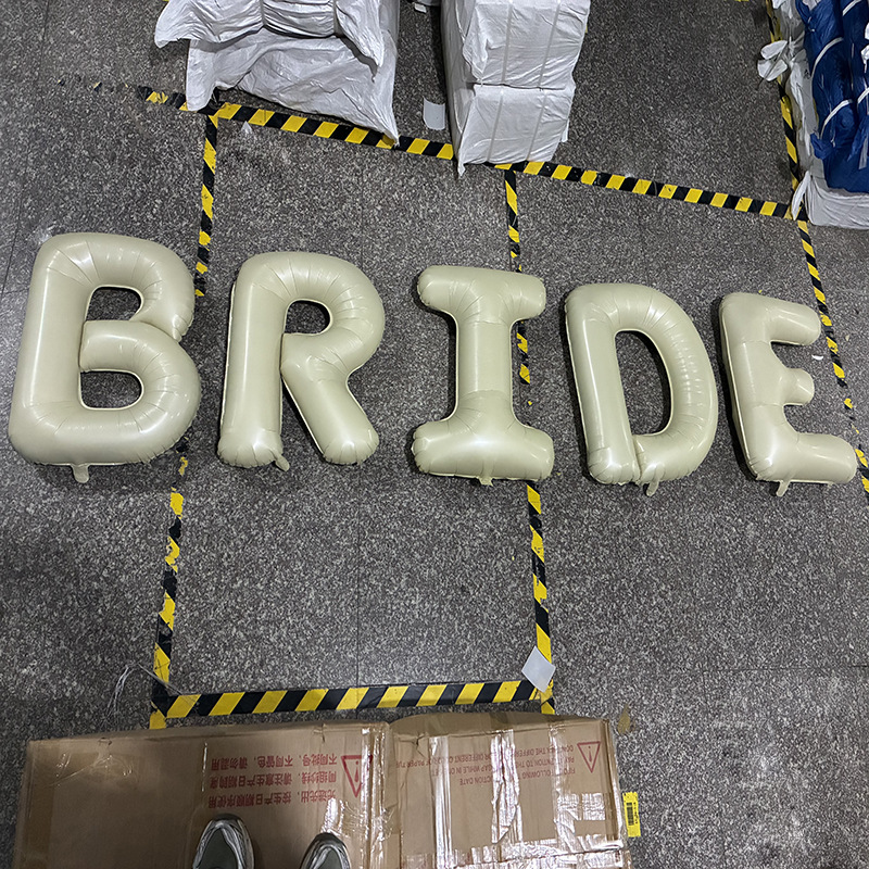 Arreglo de boda de estilo occidental transfronterizo al por mayor para dar la bienvenida a la futura novia flotando en el globo de película de aluminio horizontal de marco BRIDE blanco de 40 pulgadas