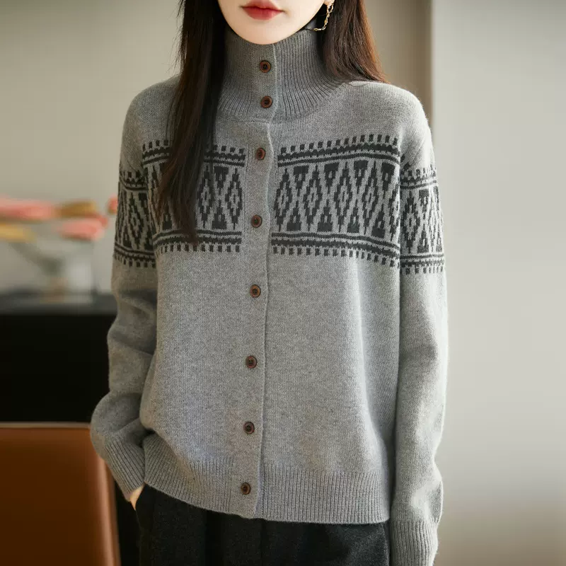 厂家批发新款浣熊绒费尔岛高领提花加厚长袖保暖针织上衣女开衫