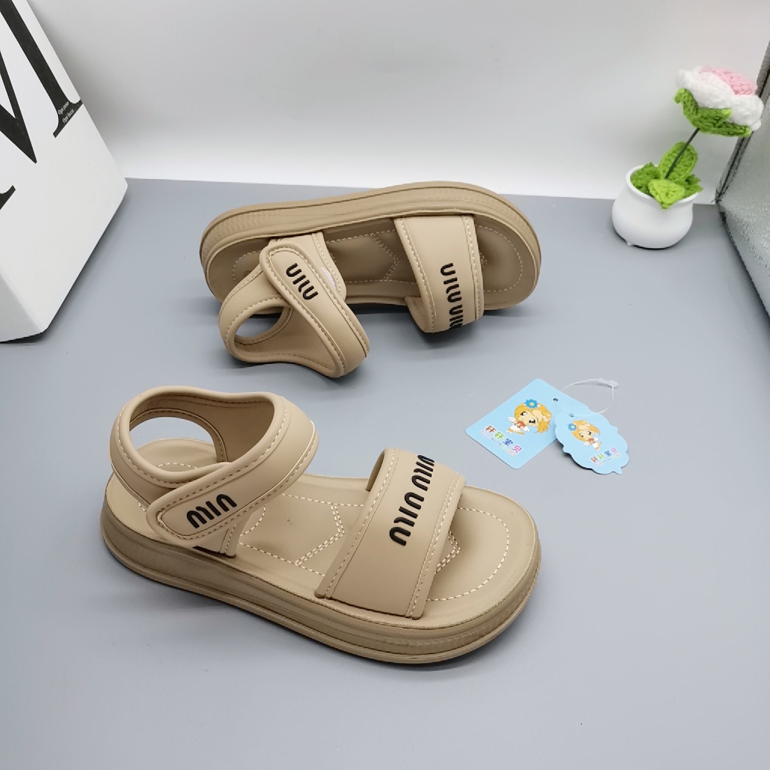 Sandalias retro para niñas, tallas 32-37, éxito de ventas de verano 2026, zapatos de princesa de goma antideslizantes, zapatos de playa