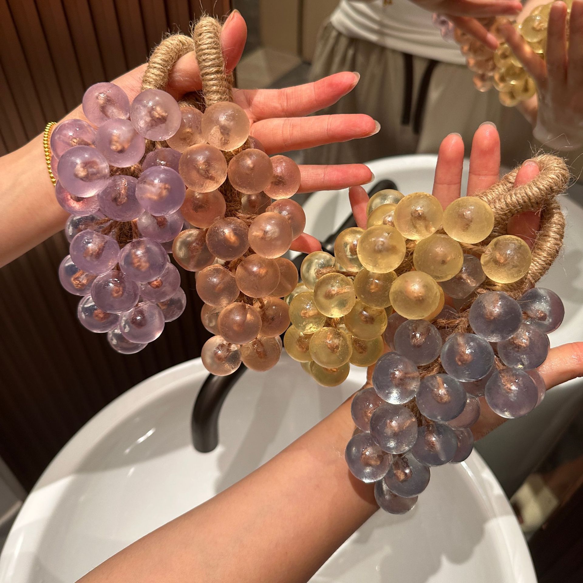 爆款葡萄香皂洁面沐浴滋润保湿精油手工皂冰晶透明水晶葡萄串香皂