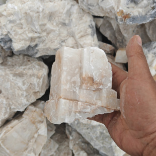 Directly Sourced from Mining Operations, Crystal Stones, Stream Stones, Wan Tian Stones, Aquarium Landscaping Stones, Bonsai Rockery Stones, and Ecological Landscaping Stones