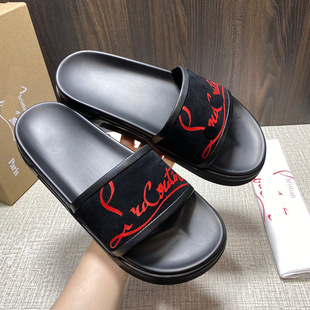 �W��վ25�ļ���Ʒ�t��һ����Ь�M�ں�ɫ���Z�q�tɫlogo�ٴ�ɳ��Ь