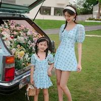 Купальник для родителей и детей Модный Тонкий облегающий живот Маленькая свежая юбка в горошек Цельный купальник для матери и дочери Купальник для родителей и детей