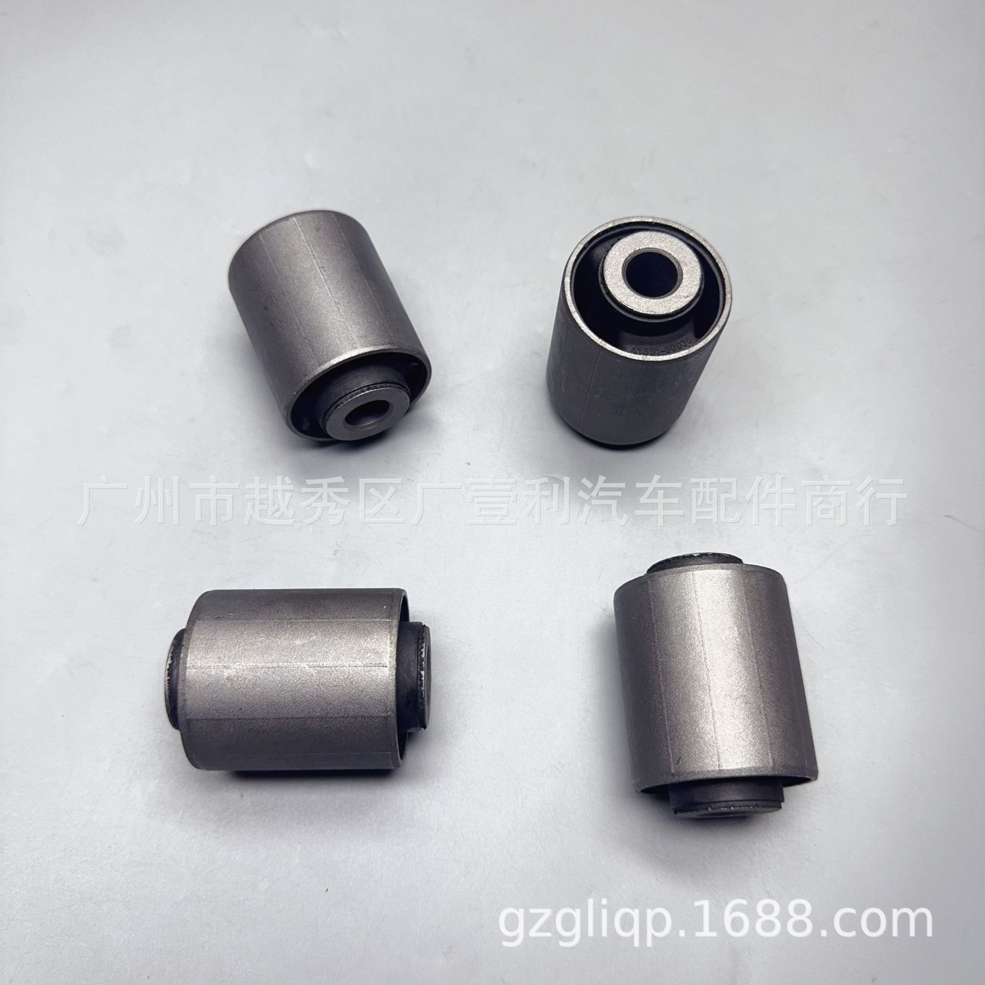 Applicable to 41651-60030 52380-60040BH LX470 UZJ100 4700 rear differential rubber bushing