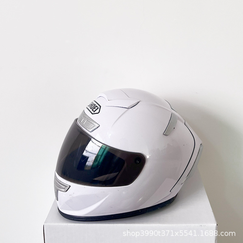 Motocicleta oso casco muñeca tensión oso gato afortunado motocicleta cola caja asiento trasero decoración modelo casco pequeño