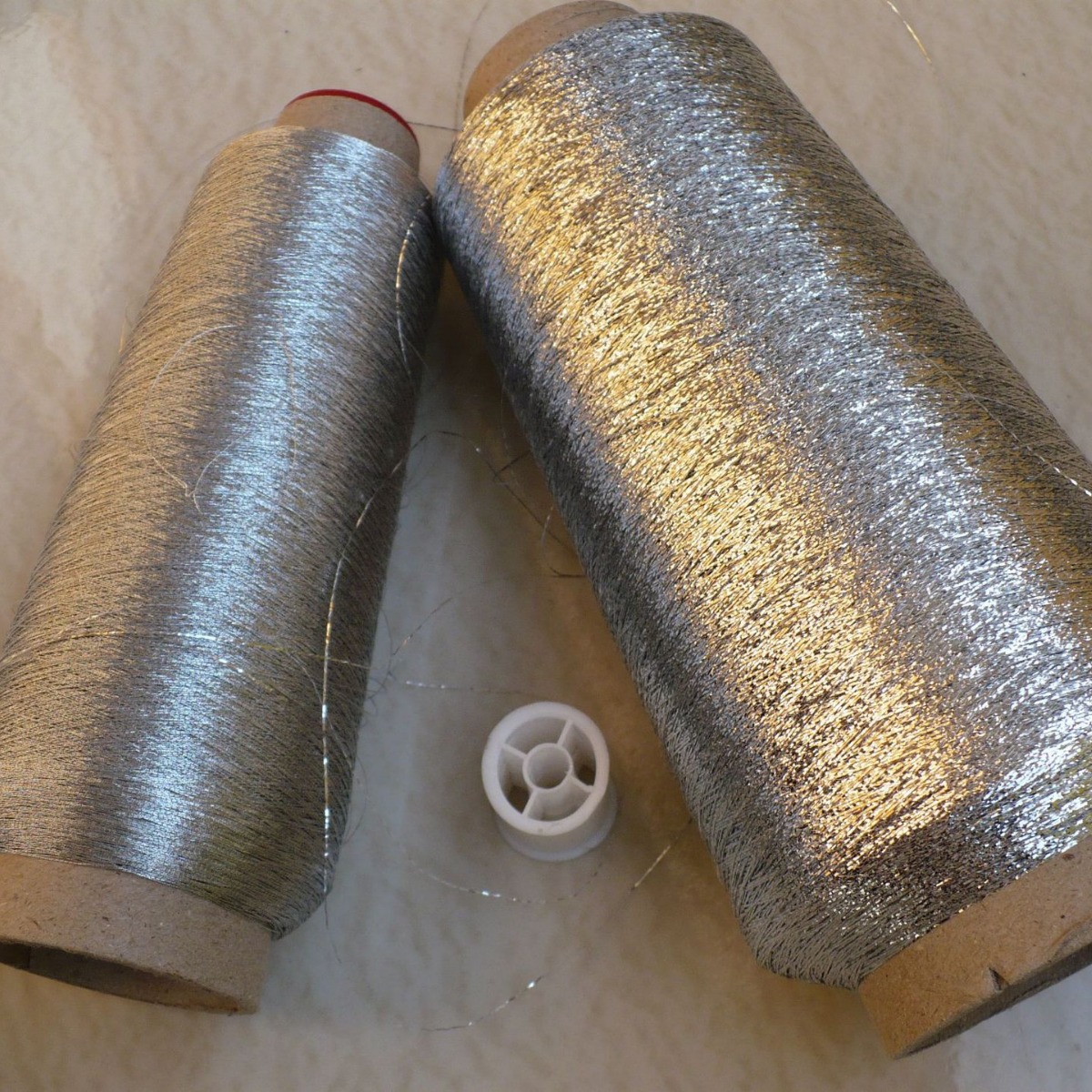 三股合并起来湖蓝金属丝亮双色包深宝蓝铝箔丝单根包深玫红金线