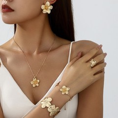 欧米国境を越えたレトロな金色の花ペンダントネックレスのブレスレット指輪ピアス5点セット高級感ジュエリーセット