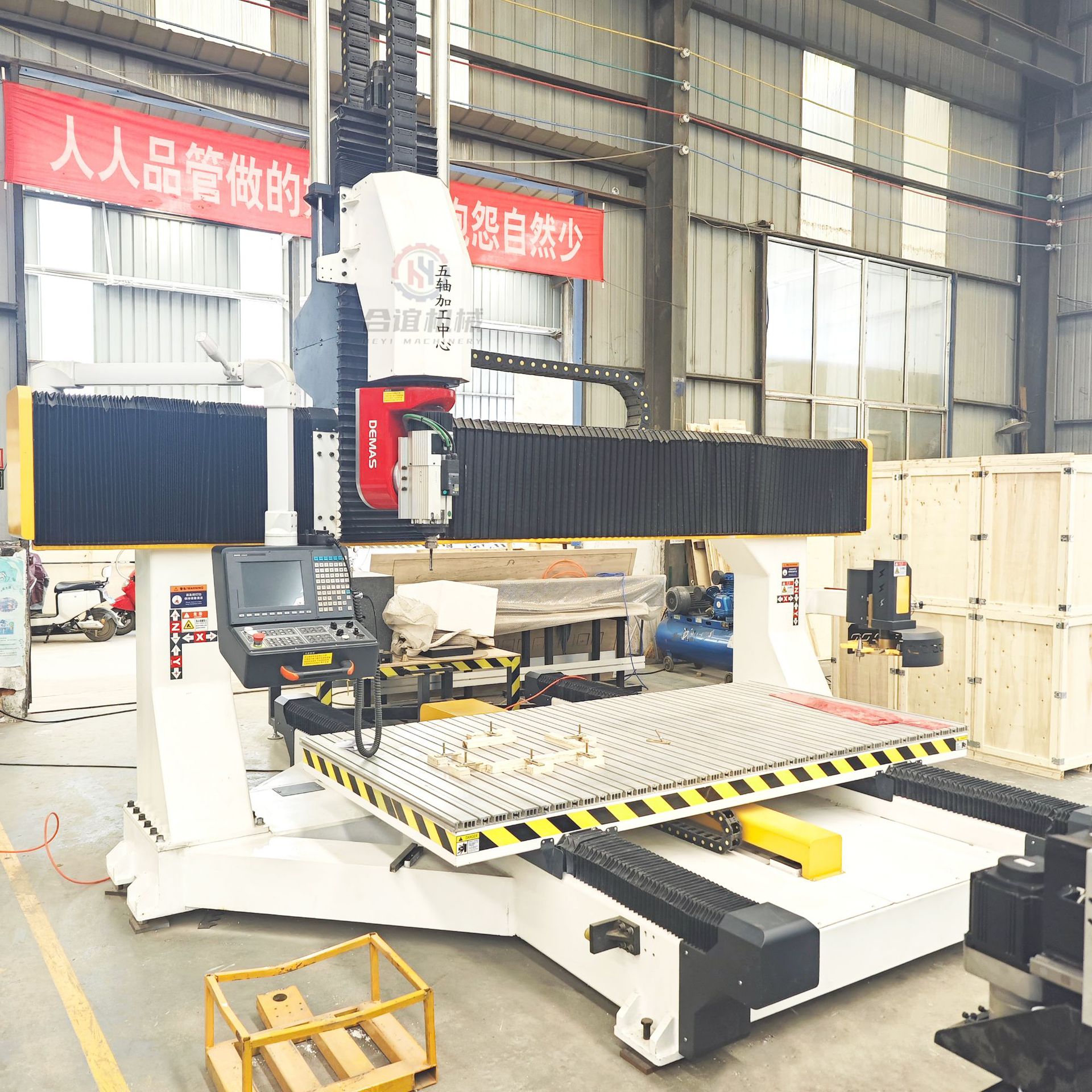 供应五轴雕刻机厂家车模铸造模具塑料木模代木碳纤维加工中心