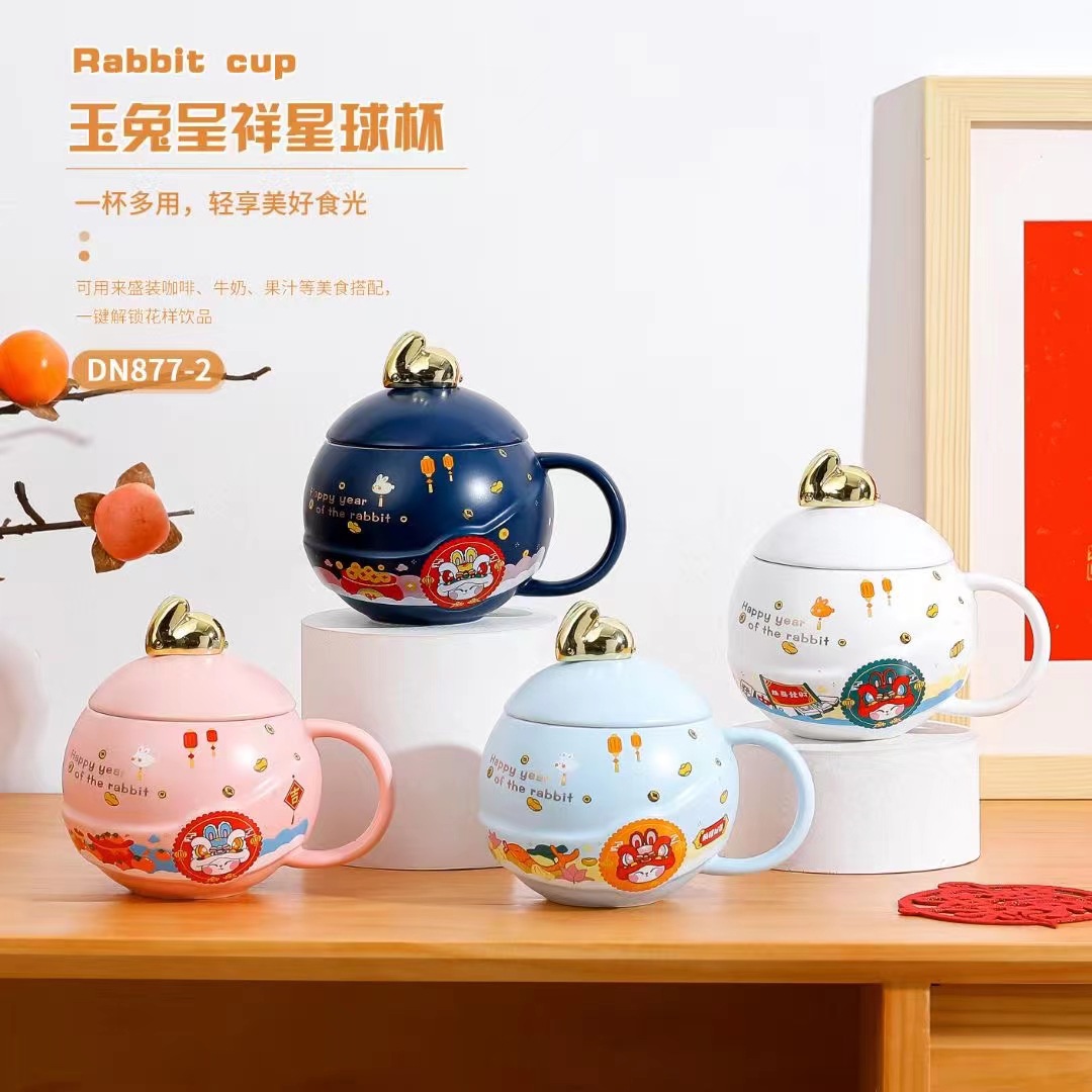Personalidad creativa Taza de cerámica con tapa cuchara regalo taza de oro conejo taza de café en relieve