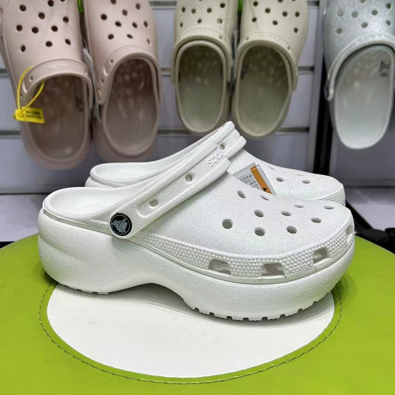 Блестящие белые кроксы с флуоресцентным глиттером Shining Cloud Chalk White 2025, женские сандалии для колледжа, пляжа и общежития