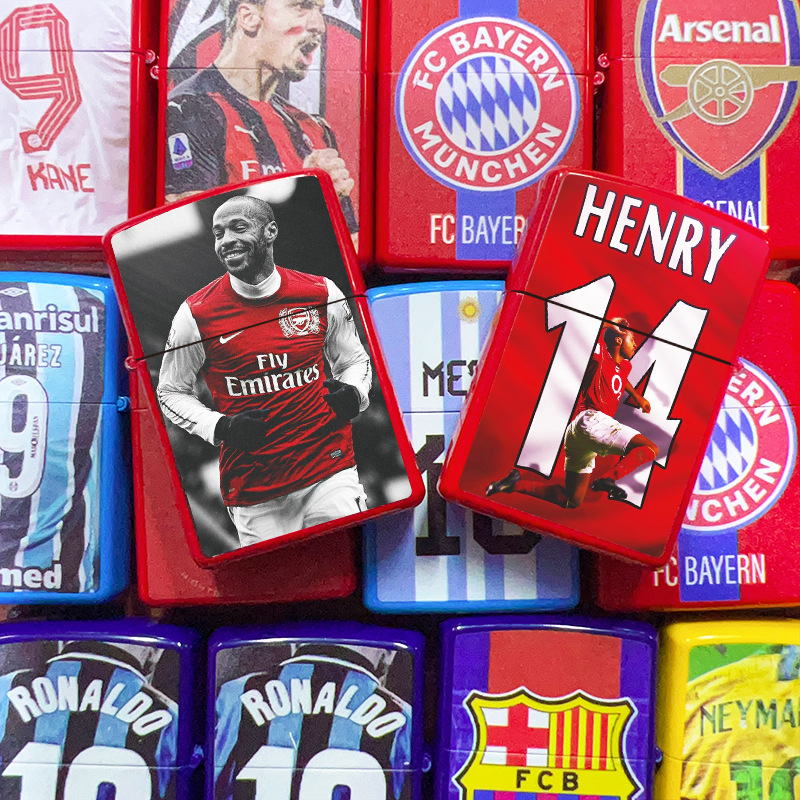 Encendedor de queroseno con diseño de jugador legendarario de la dinastía del fútbol, textura retro en relieve, acabado mate, artesanía