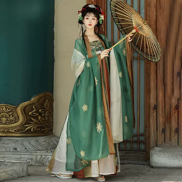 Sheng Tang Yi green suit