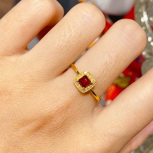 Fubei Diamond Jewelry 18K Gold Set Ruby ​​Ring, Main Stone 0.5 Carat, Diamonds 16 Pieces, with Certificate