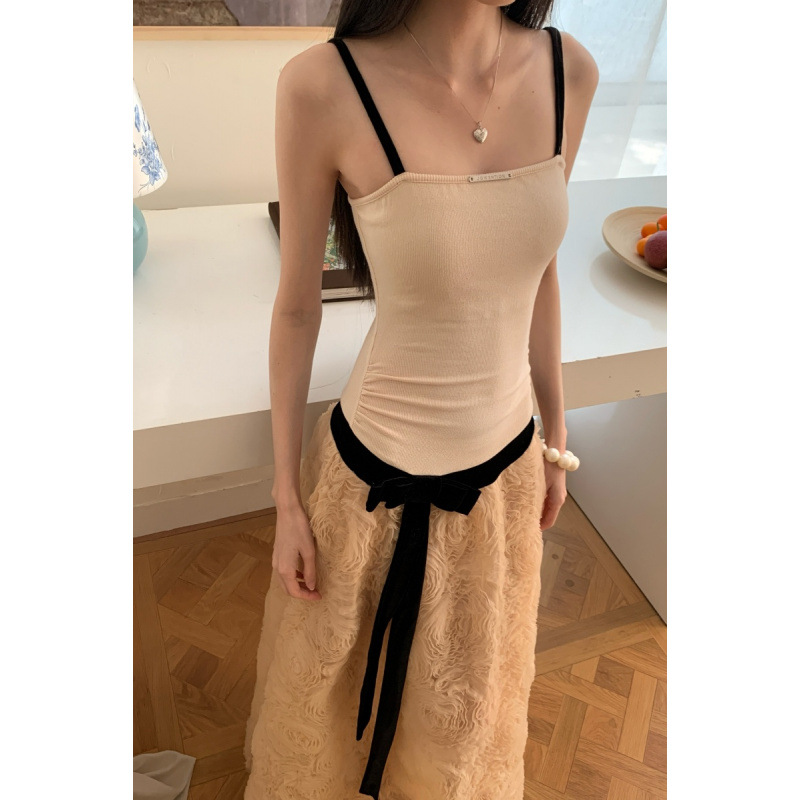New summer French-style suspender pleated tulle skirt, fashionable, slimming, elegant, and perfect for vacation.
