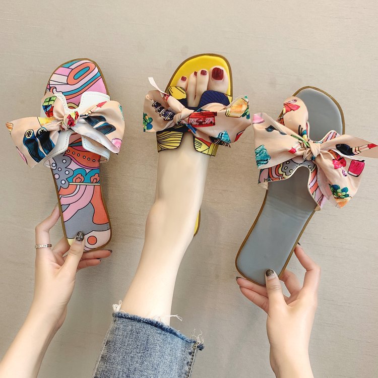 Cintas de colores zapatillas de arco de talón plano de verano para mujeres nuevas zapatillas de flores al por mayor