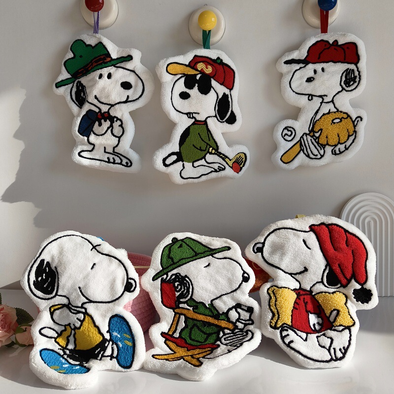 Cartoon Snoopy Puppy Hand Towel Coral Velvet Hanging Absorbent Children's Handkerchief Kindergarten Hanging Towel New Year Gift